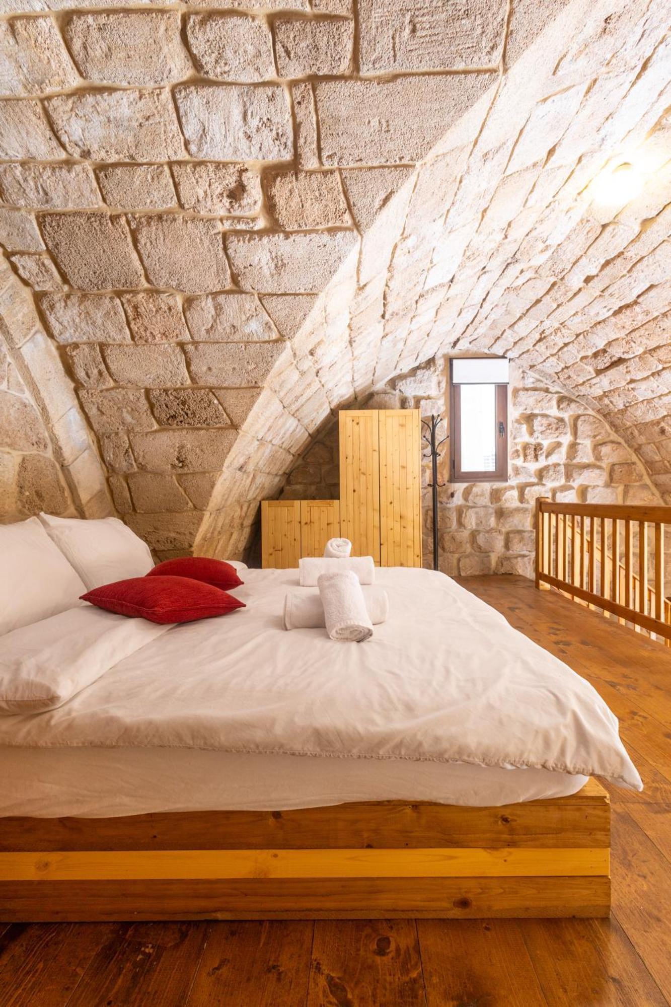 Old Town Guesthouses Batroûn Екстериор снимка