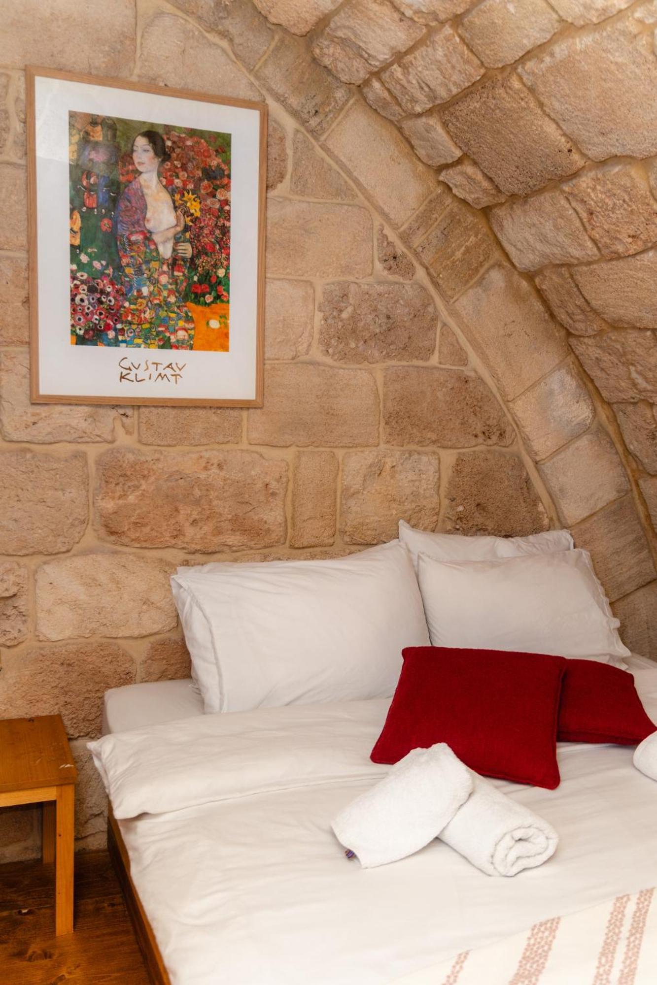 Old Town Guesthouses Batroûn Екстериор снимка
